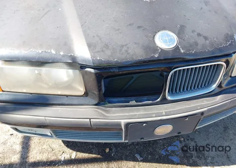 1995 BMW 318 Ic z USA, uszkodzony, nr VIN WBABK5329SEC84411